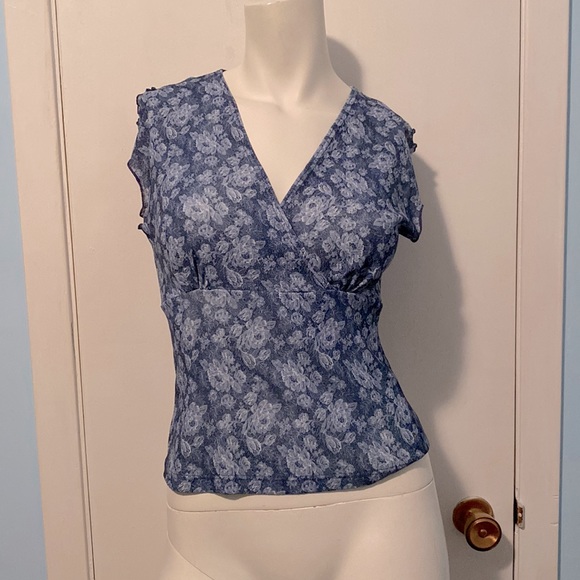Blue / White Floral Cap Sleeve Wrap Style Top - Picture 1 of 6